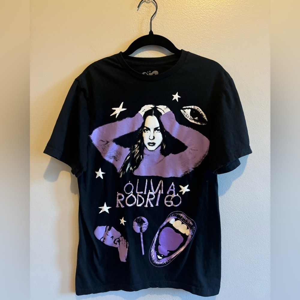 Olivia Rodrigo tee S